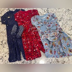 Hanna Andersson Footed Pajamas- Set of 3 in size 3T